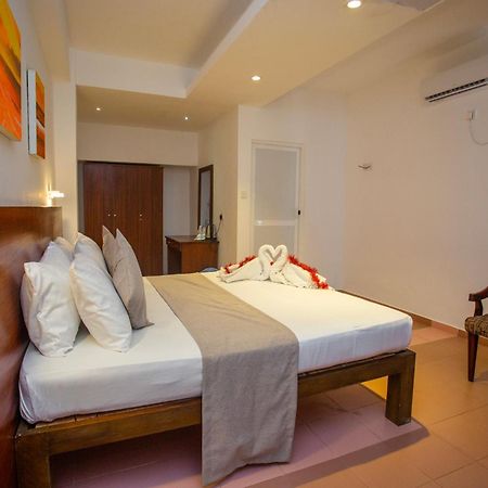 Hotel Lucky Seven Hikkaduwa Esterno foto
