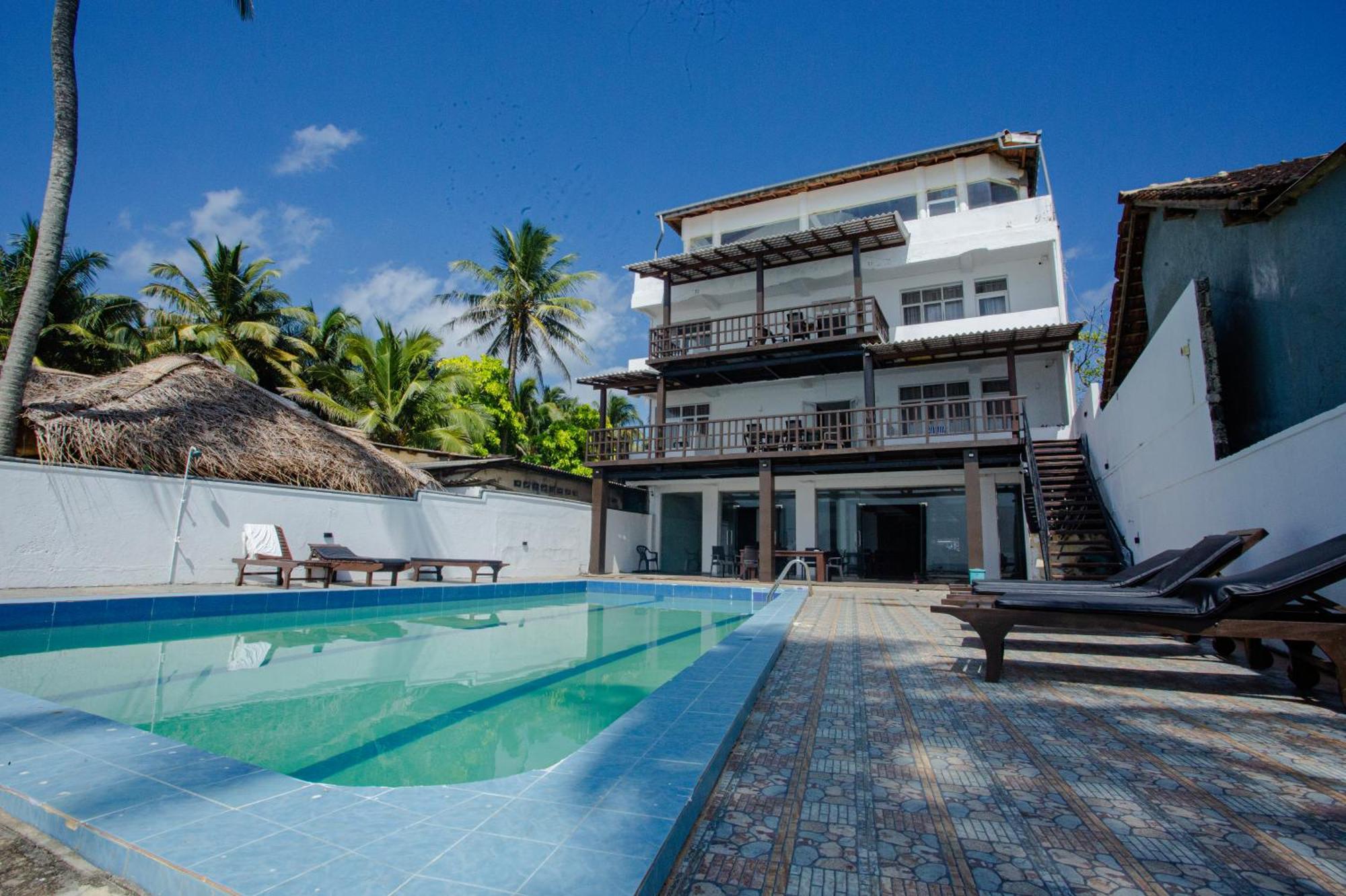 Hotel Lucky Seven Hikkaduwa Esterno foto