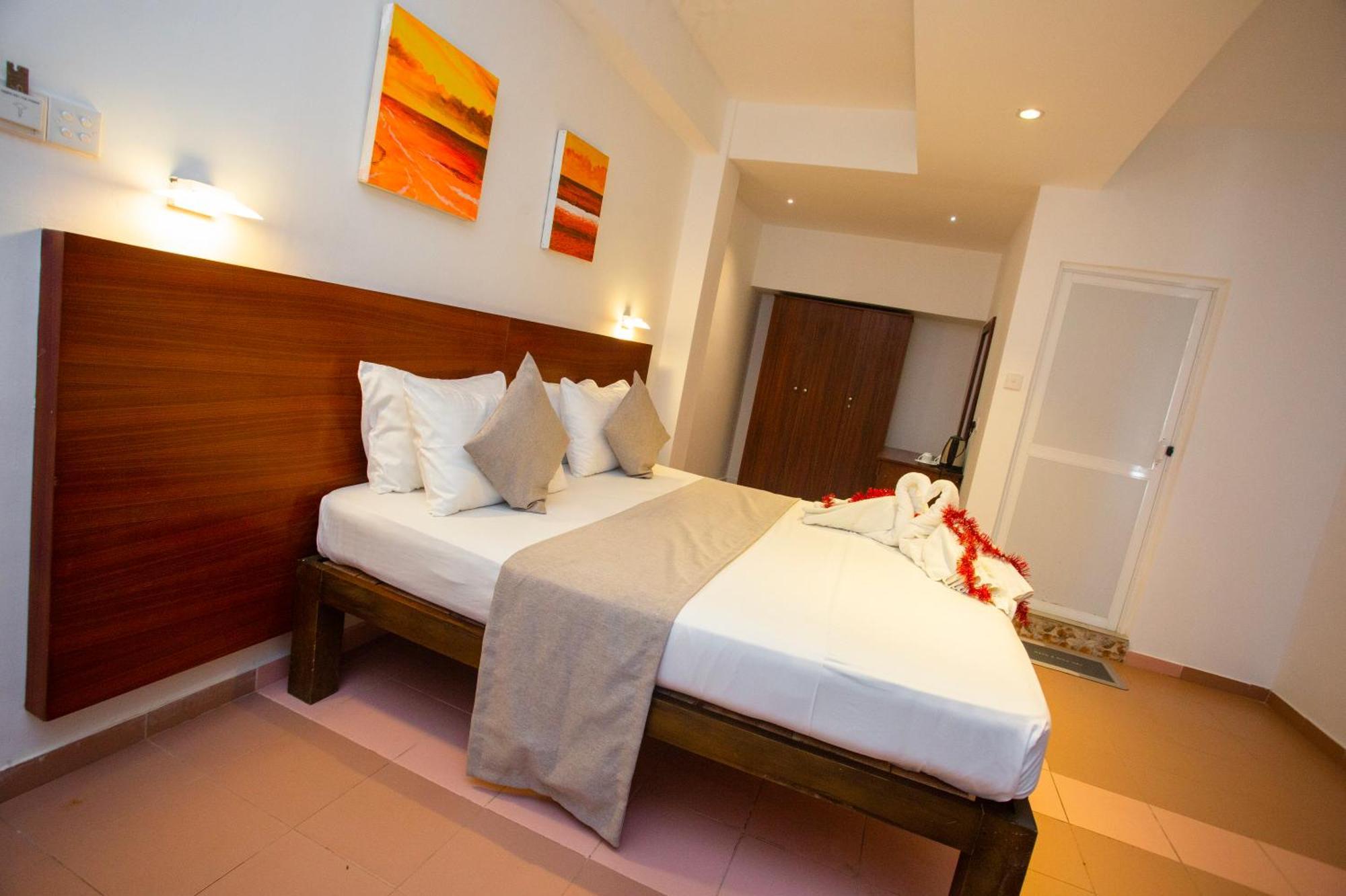 Hotel Lucky Seven Hikkaduwa Esterno foto