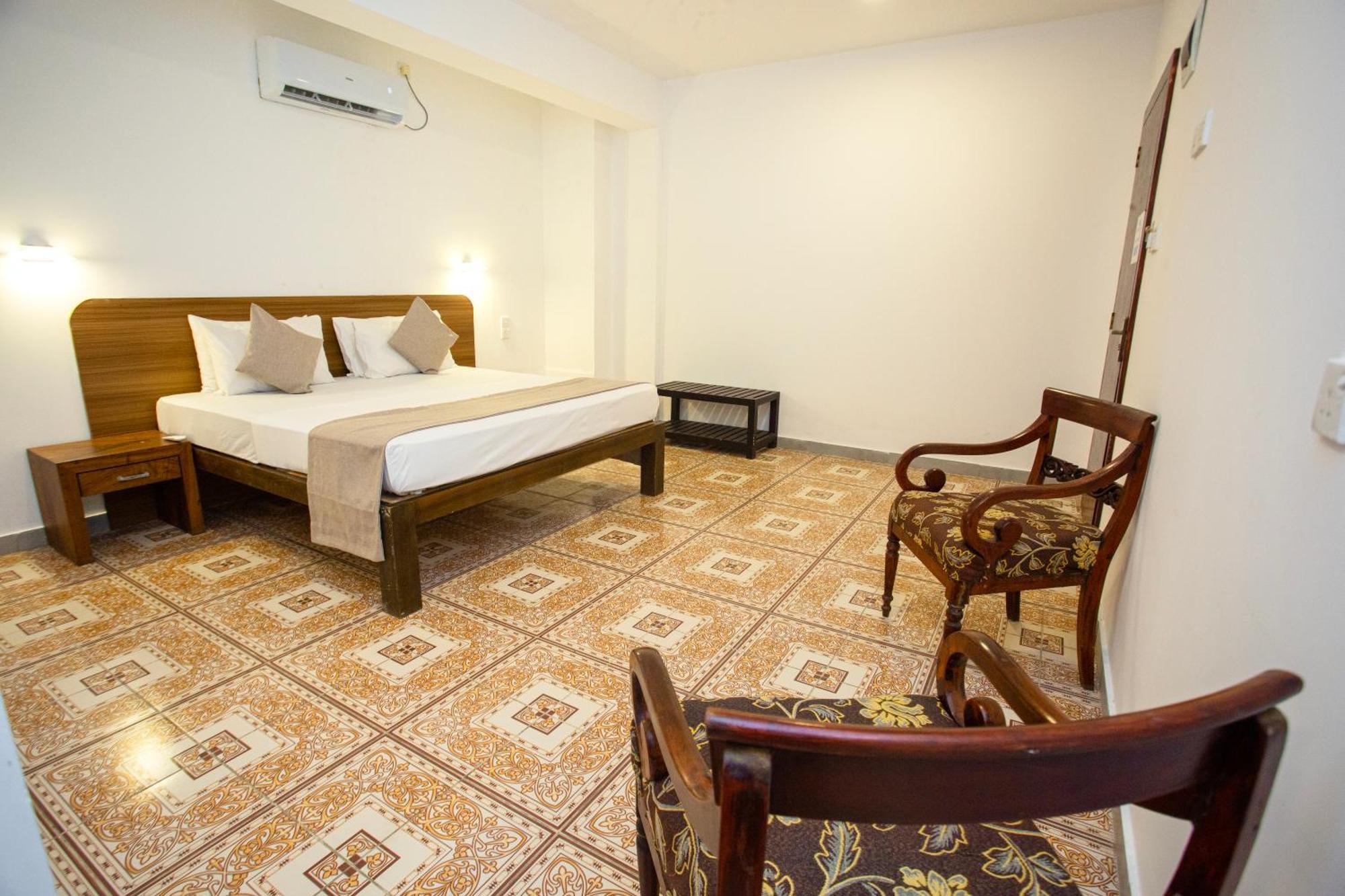 Hotel Lucky Seven Hikkaduwa Esterno foto