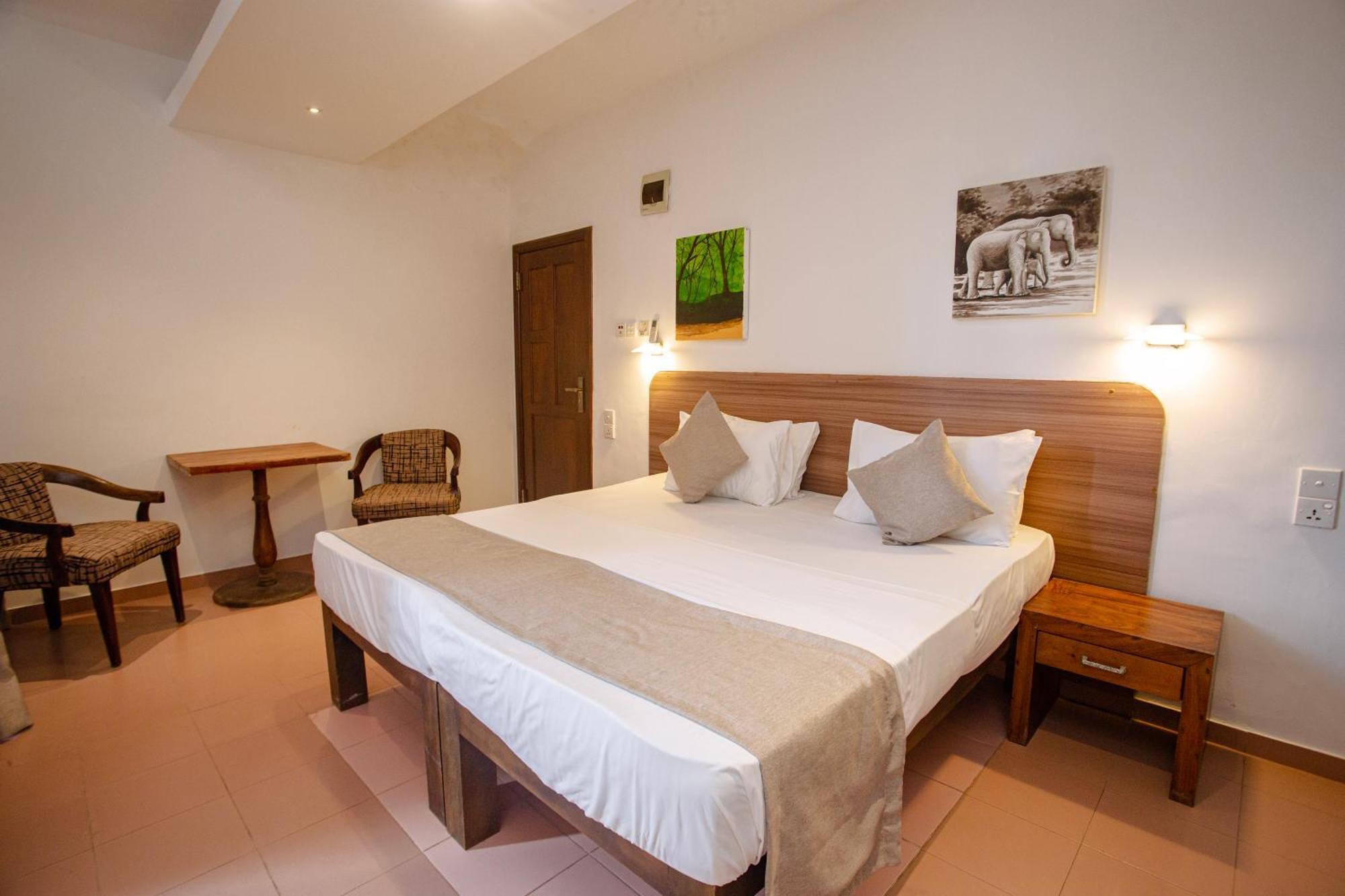 Hotel Lucky Seven Hikkaduwa Esterno foto
