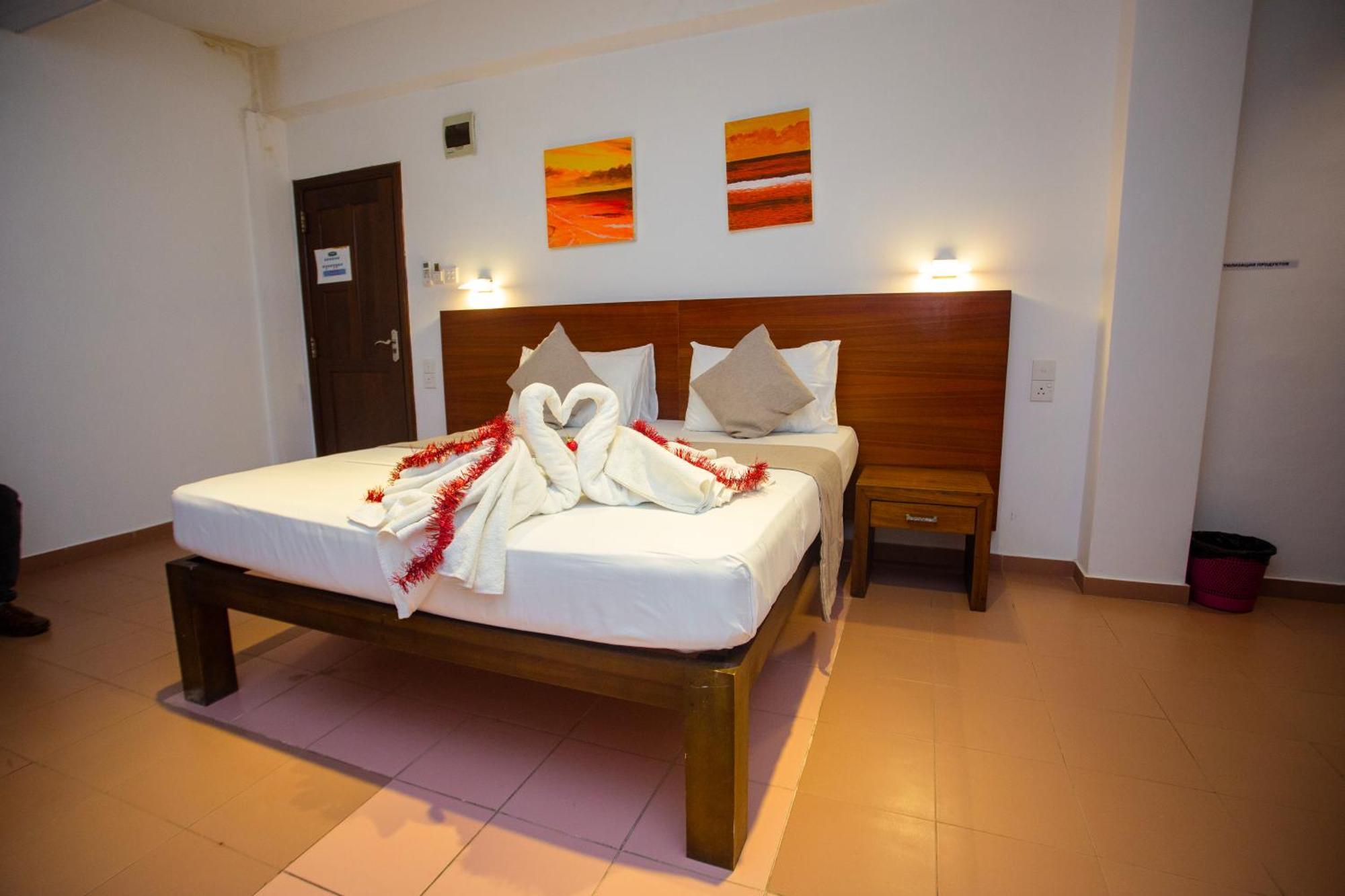 Hotel Lucky Seven Hikkaduwa Esterno foto