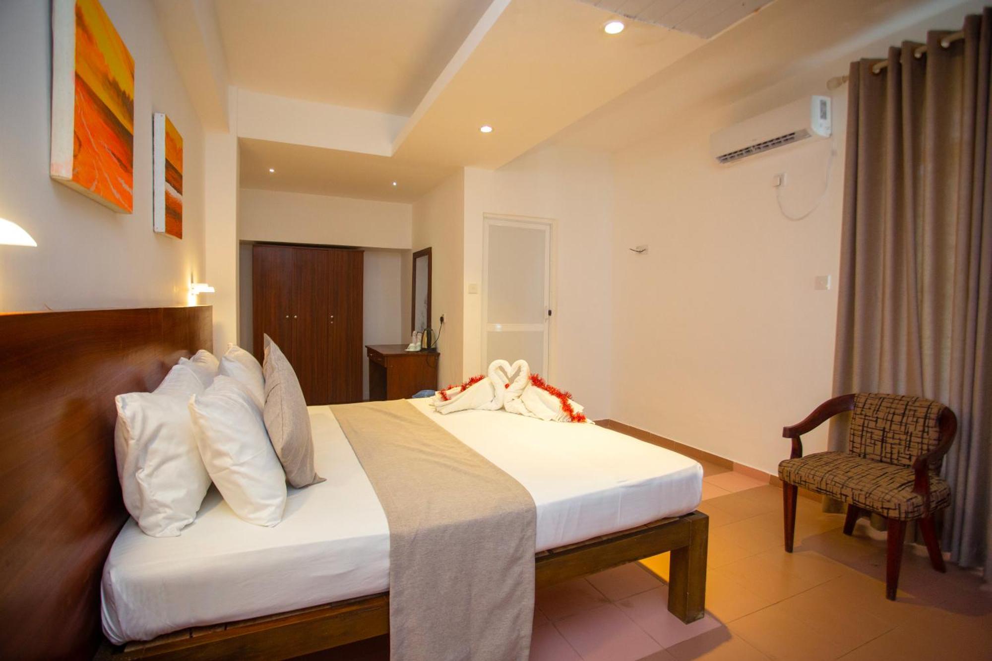 Hotel Lucky Seven Hikkaduwa Esterno foto