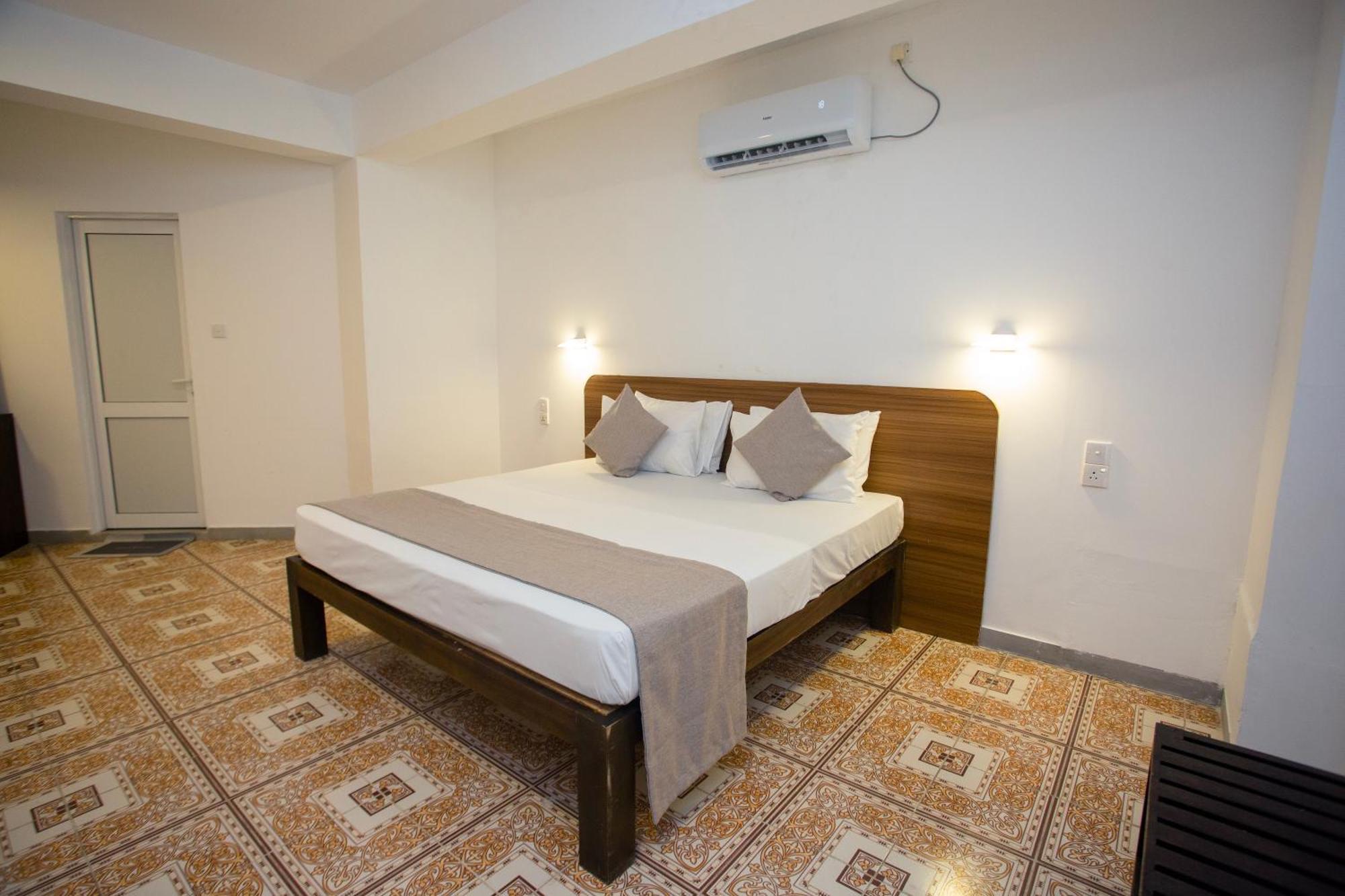 Hotel Lucky Seven Hikkaduwa Esterno foto