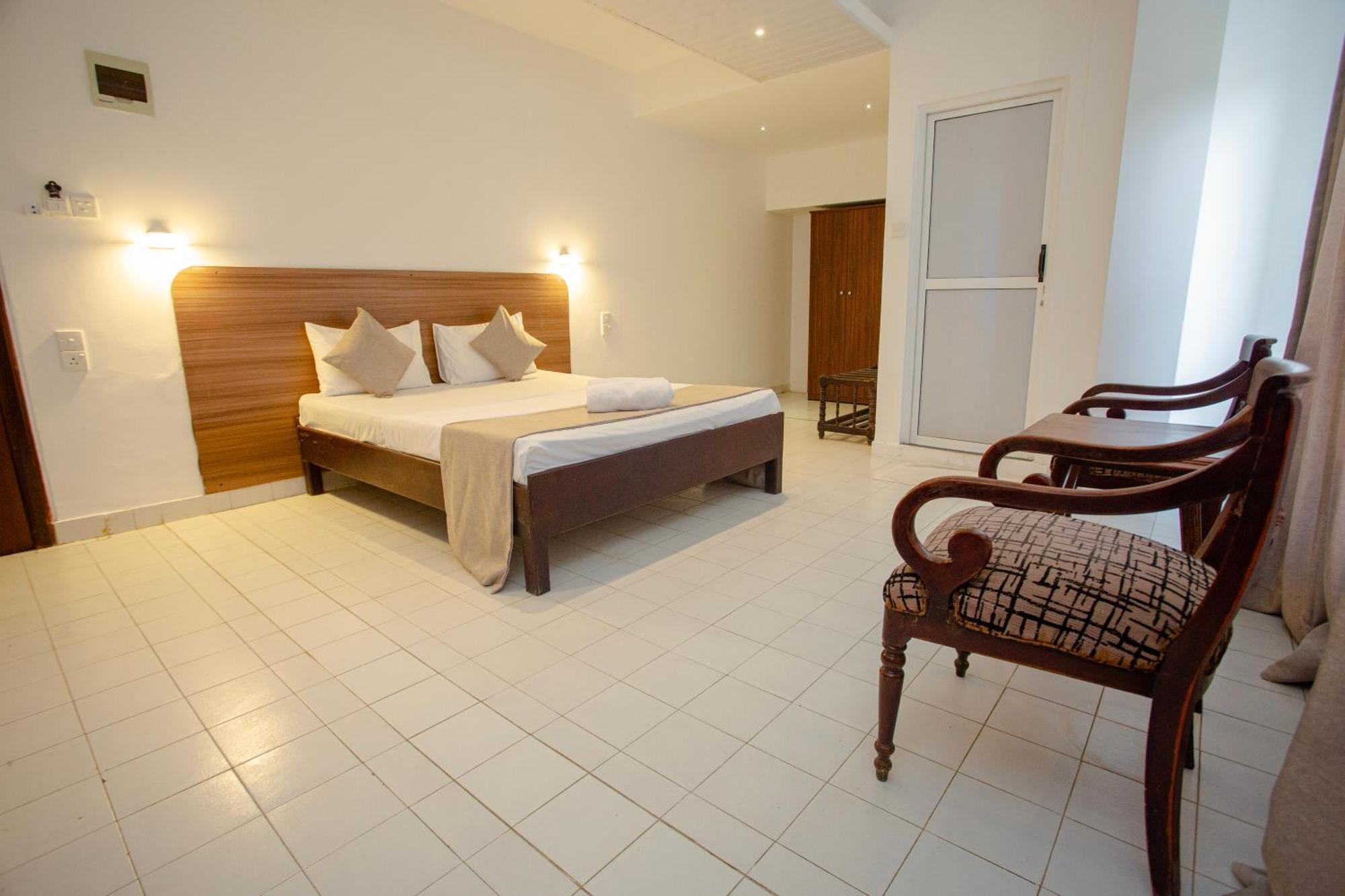 Hotel Lucky Seven Hikkaduwa Esterno foto