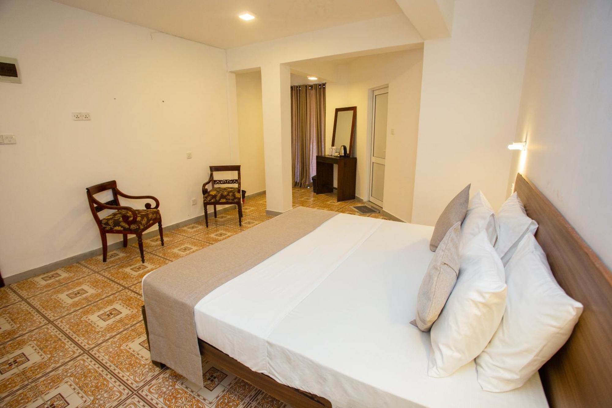 Hotel Lucky Seven Hikkaduwa Esterno foto