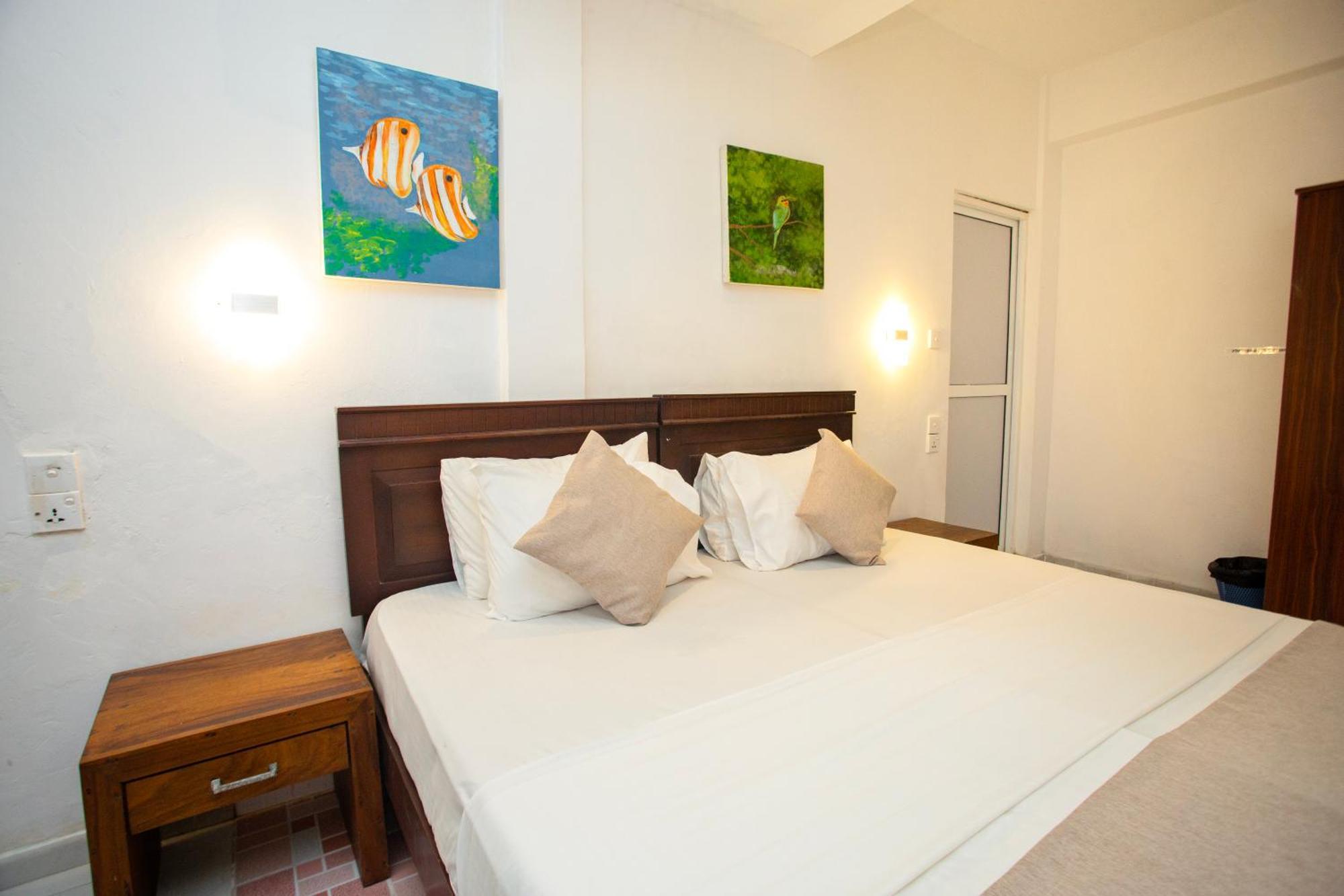 Hotel Lucky Seven Hikkaduwa Esterno foto