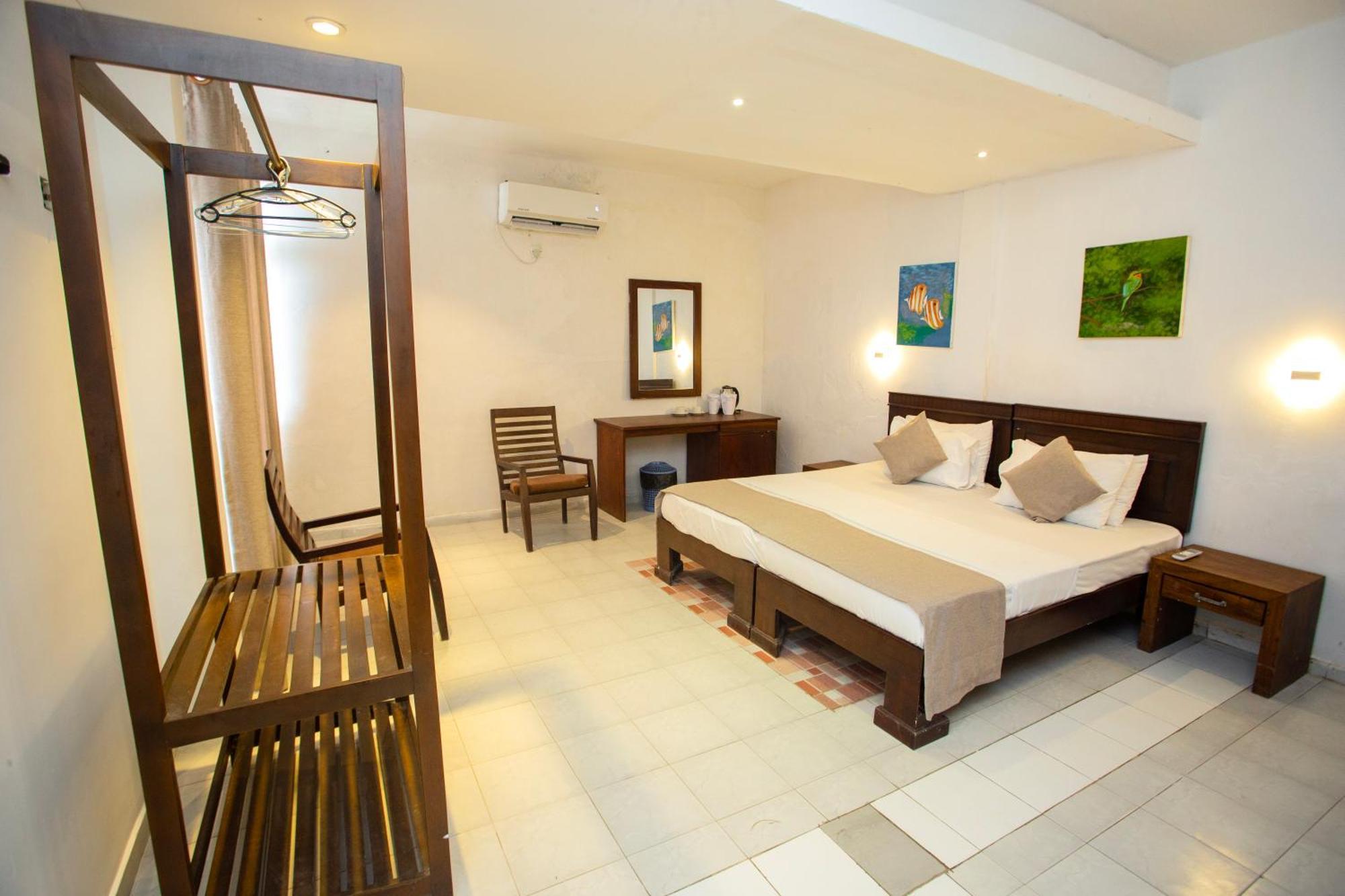 Hotel Lucky Seven Hikkaduwa Esterno foto