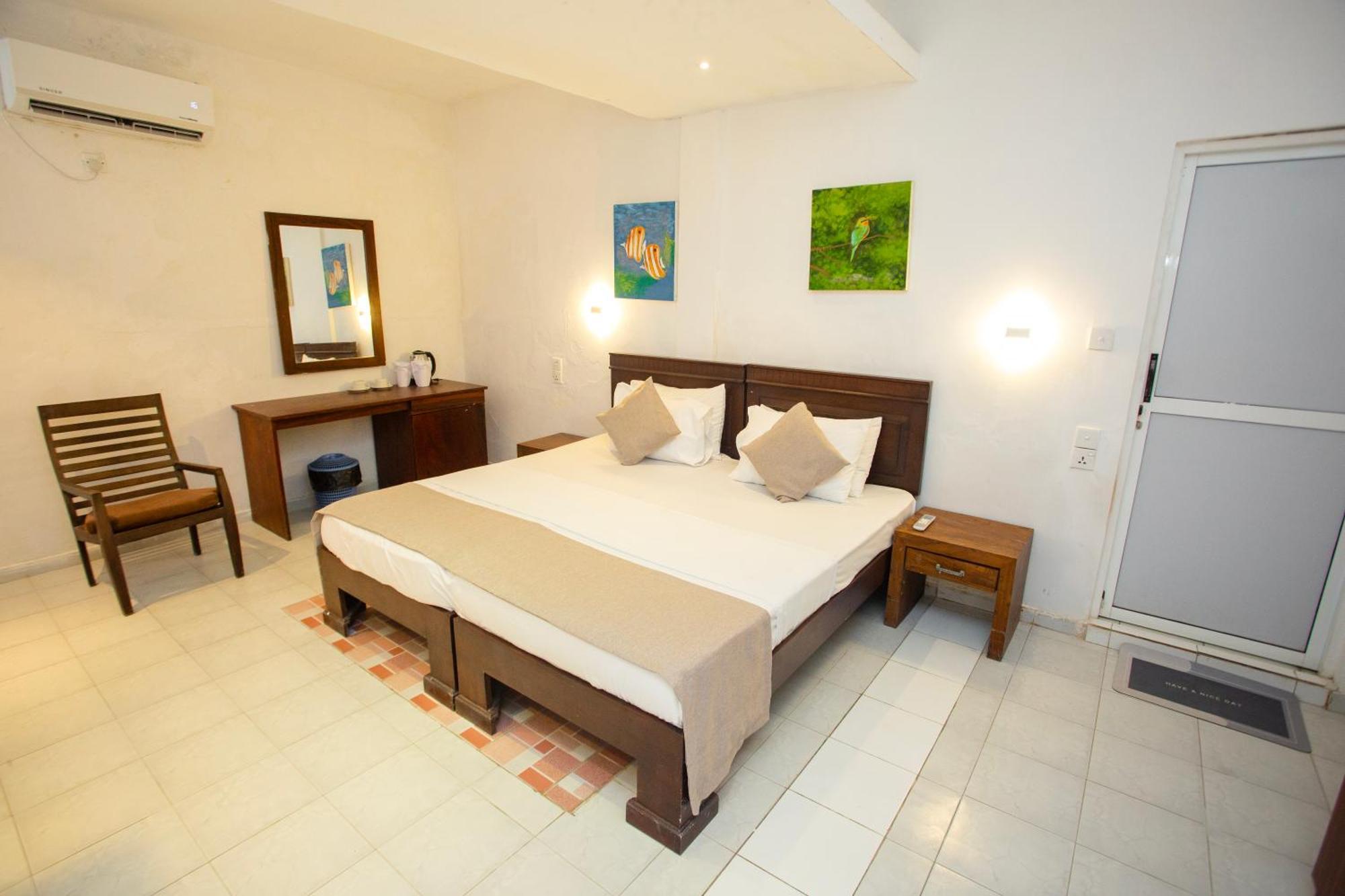 Hotel Lucky Seven Hikkaduwa Esterno foto