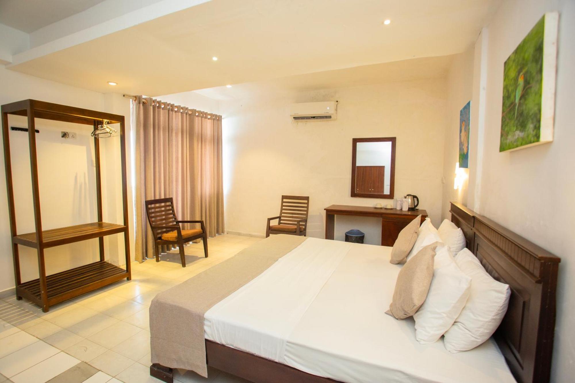 Hotel Lucky Seven Hikkaduwa Esterno foto
