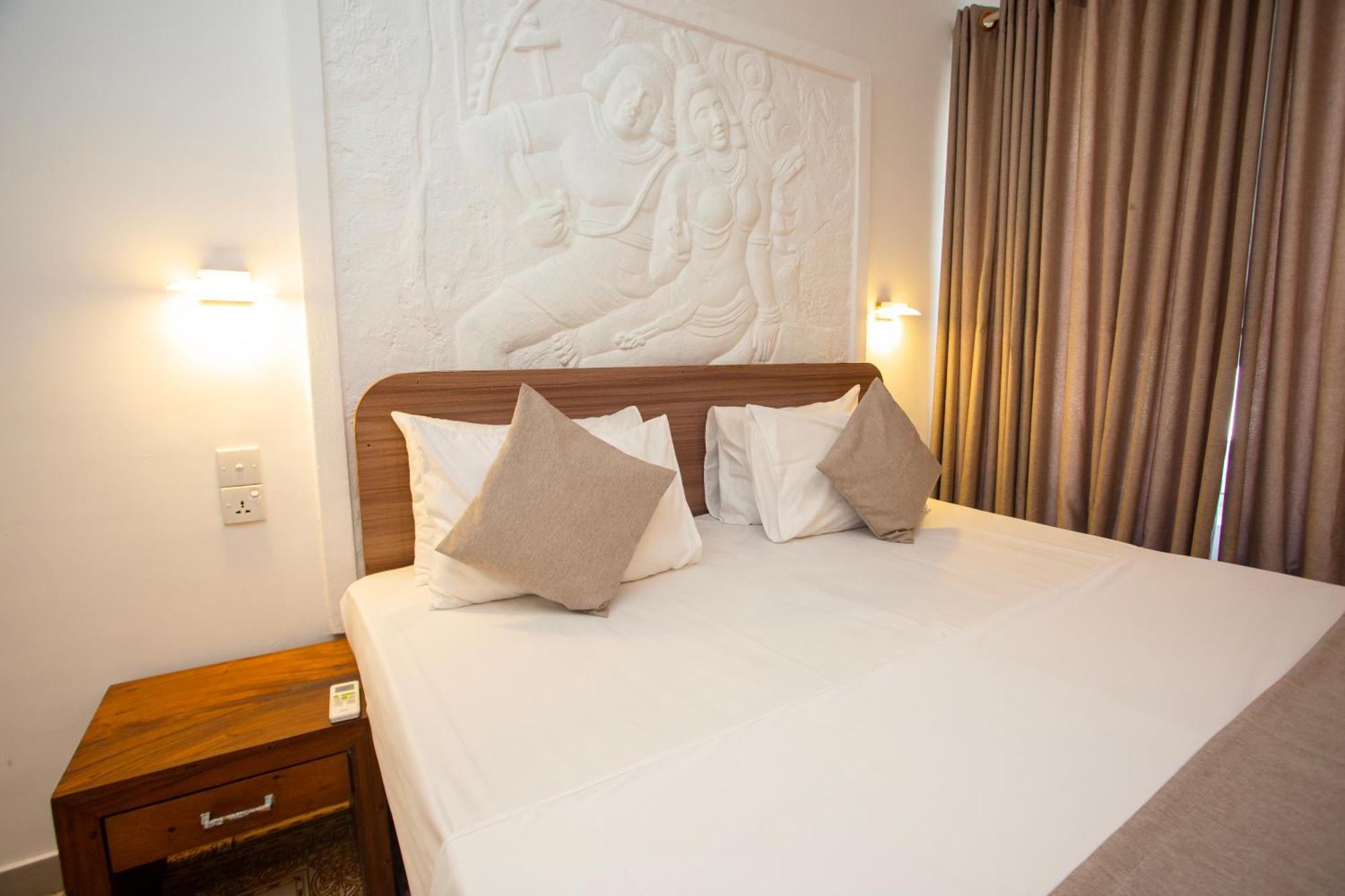 Hotel Lucky Seven Hikkaduwa Esterno foto