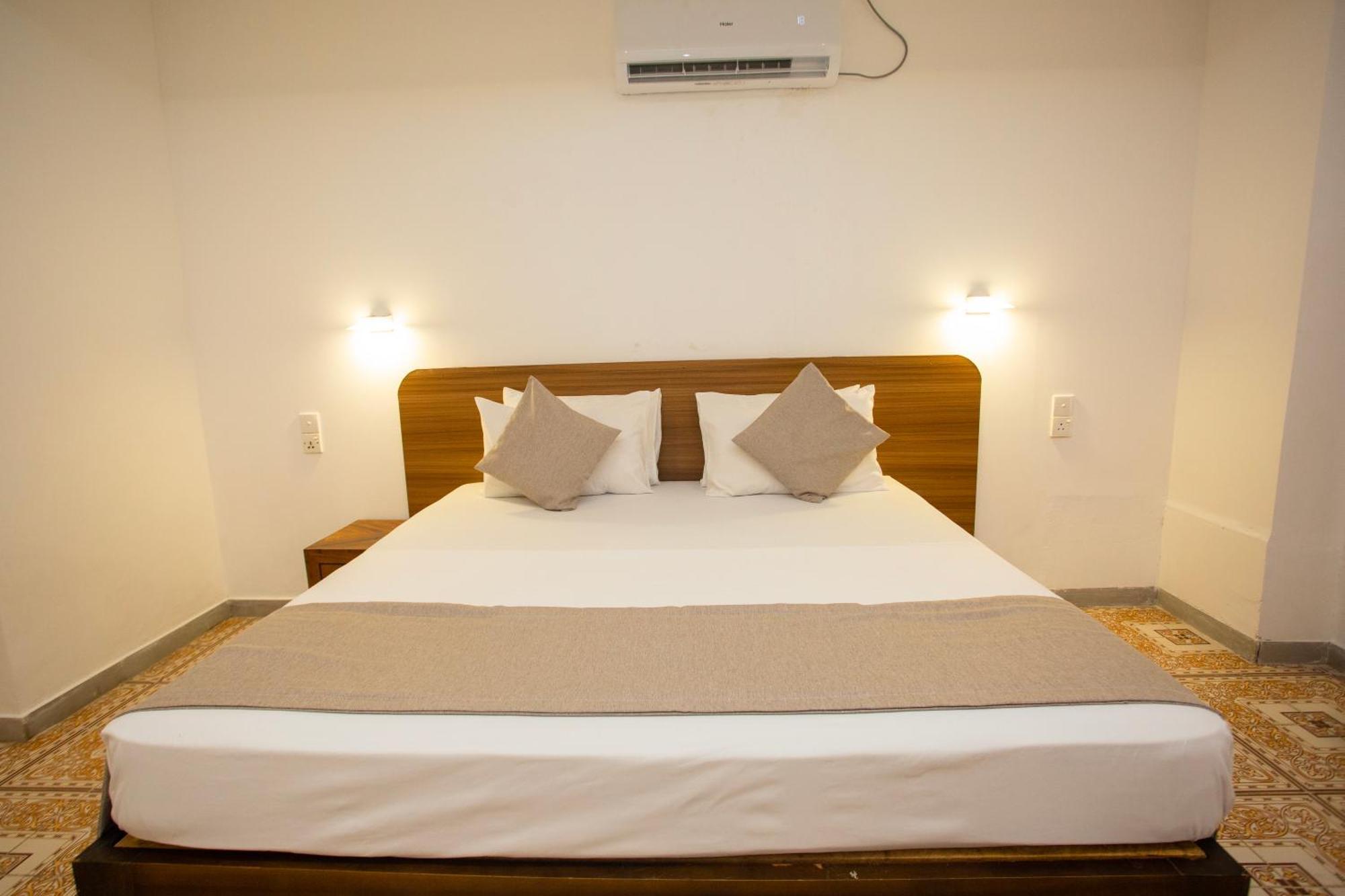 Hotel Lucky Seven Hikkaduwa Esterno foto