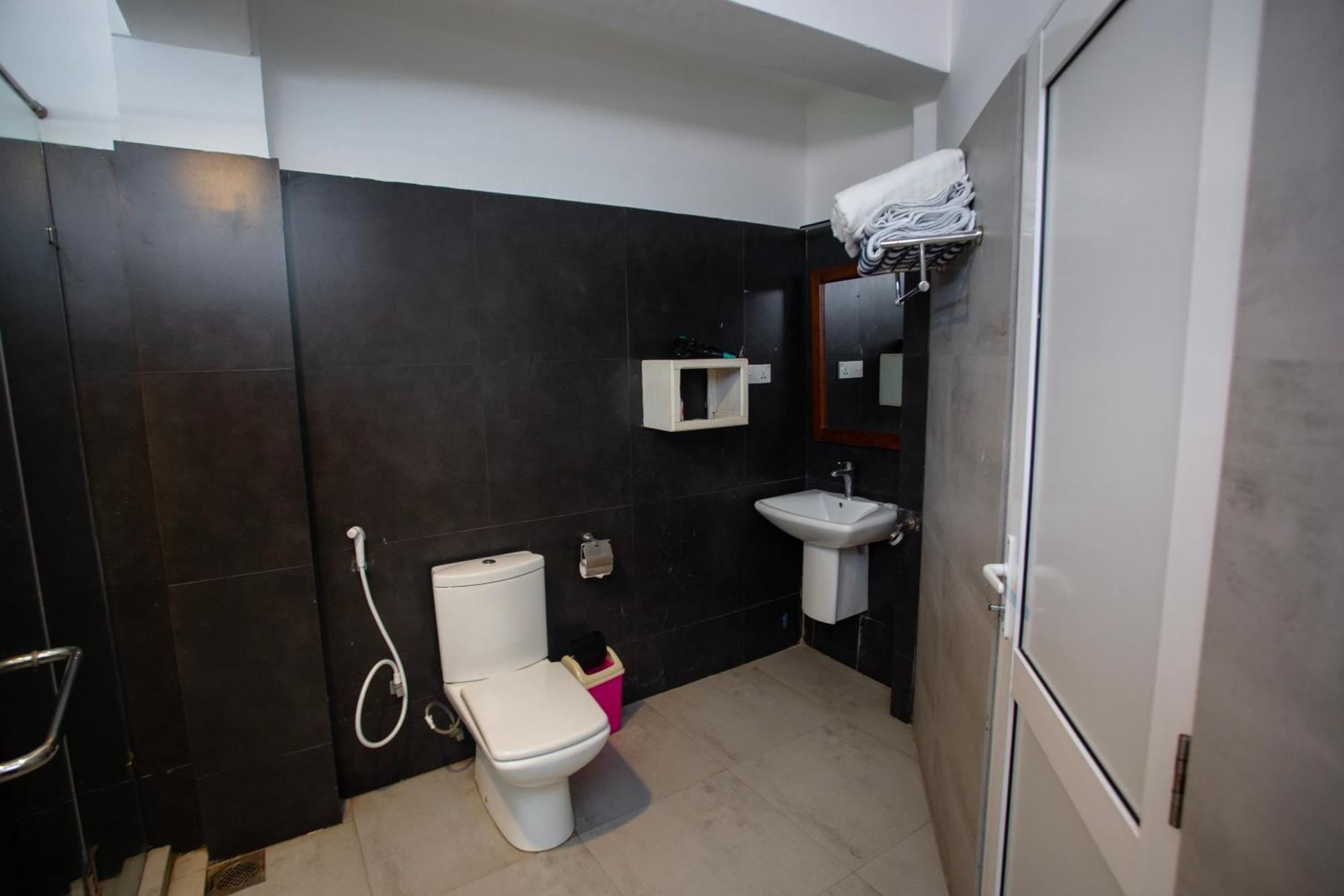 Hotel Lucky Seven Hikkaduwa Esterno foto
