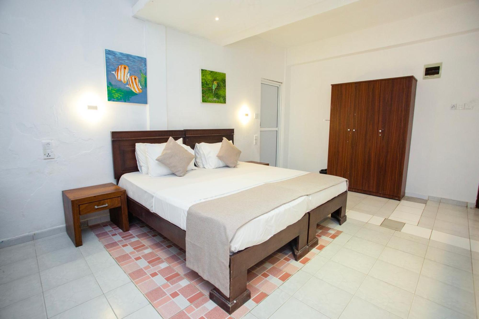 Hotel Lucky Seven Hikkaduwa Esterno foto